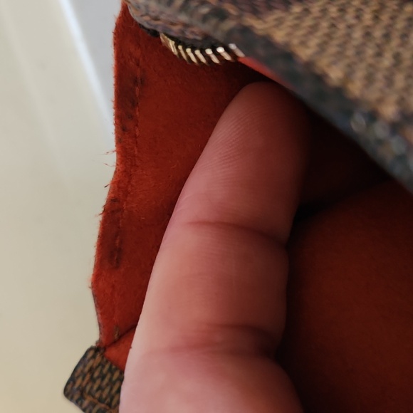 Louis Vuitton Damier Ebene Marais Bucket Pouch - Picture 12 of 15